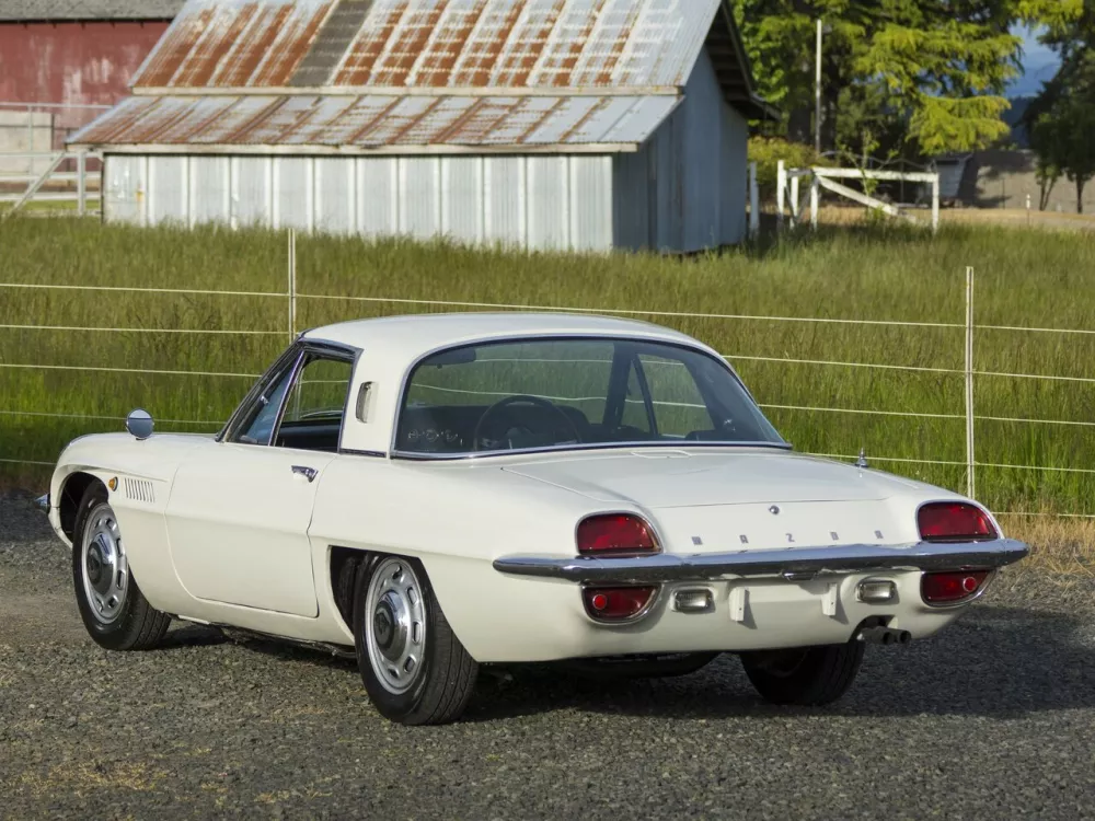 Автомобиль Mazda Cosmo L10 Купе