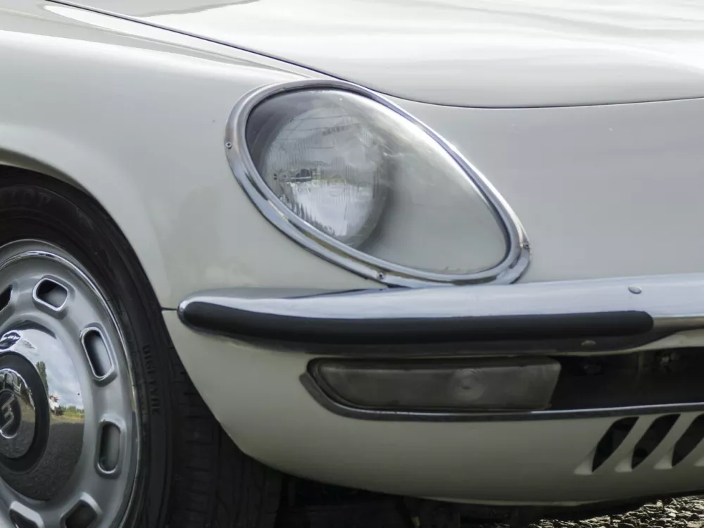 Автомобиль Mazda Cosmo L10 Купе