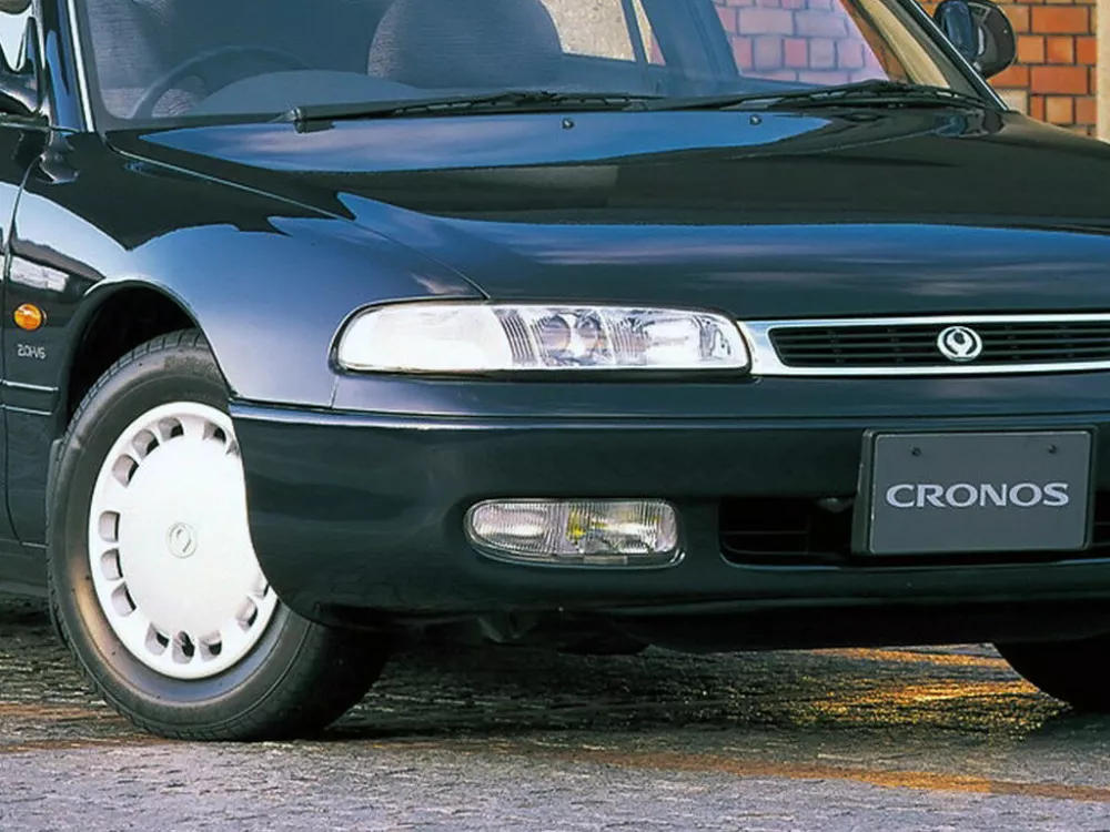 Автомобиль Mazda Cronos Седан
