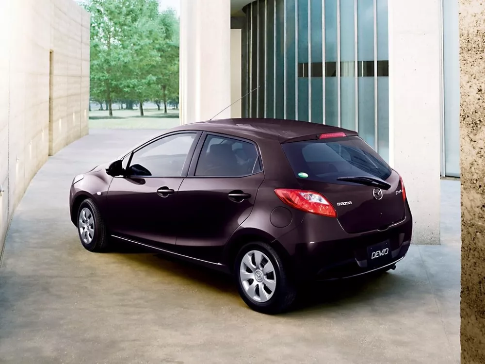 Автомобиль Mazda Demio III (DE) Хэтчбек (5 дверей)