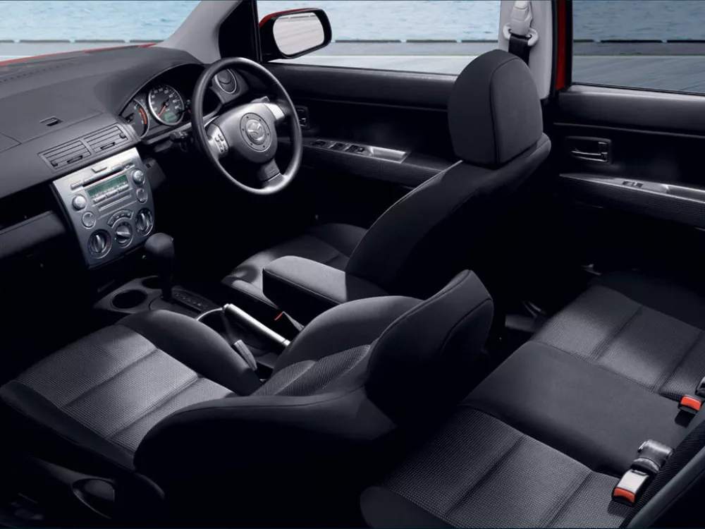 Автомобиль Mazda Demio II (DY) Рестайлинг Хэтчбек (5 дверей)