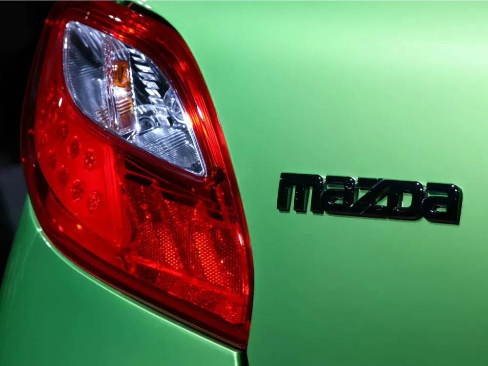 Автомобиль Mazda Demio III (DE) Хэтчбек (5 дверей)