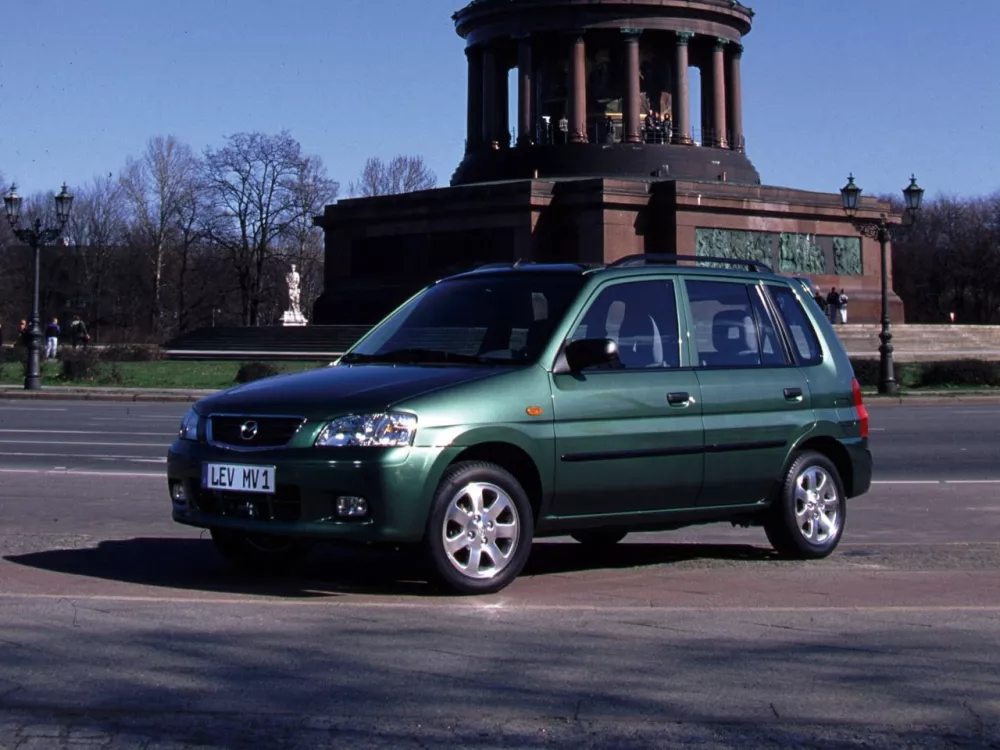 Автомобиль Mazda Demio I (DW) Хэтчбек (5 дверей)