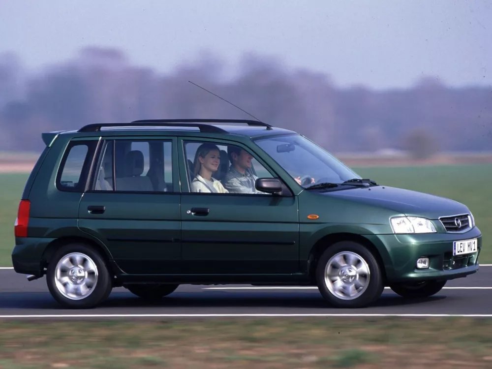 Автомобиль Mazda Demio I (DW) Хэтчбек (5 дверей)