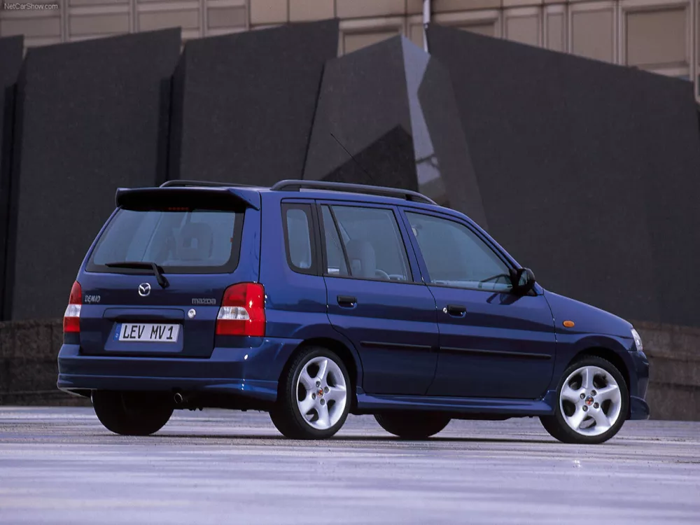 Автомобиль Mazda Demio I (DW) Хэтчбек (5 дверей)