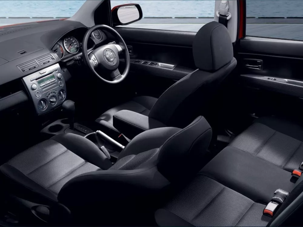 Автомобиль Mazda Demio II (DY) Хэтчбек (5 дверей)