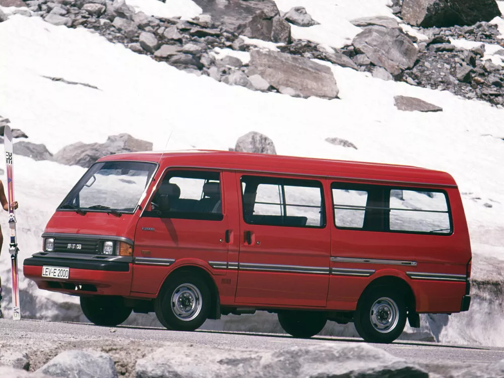 Автомобиль Mazda E-Series Минивэн