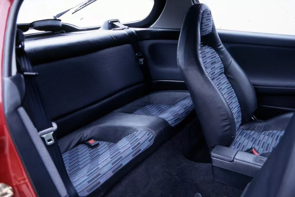 Автомобиль Mazda Eunos Presso Купе