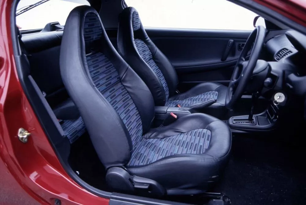 Автомобиль Mazda Eunos Presso Купе