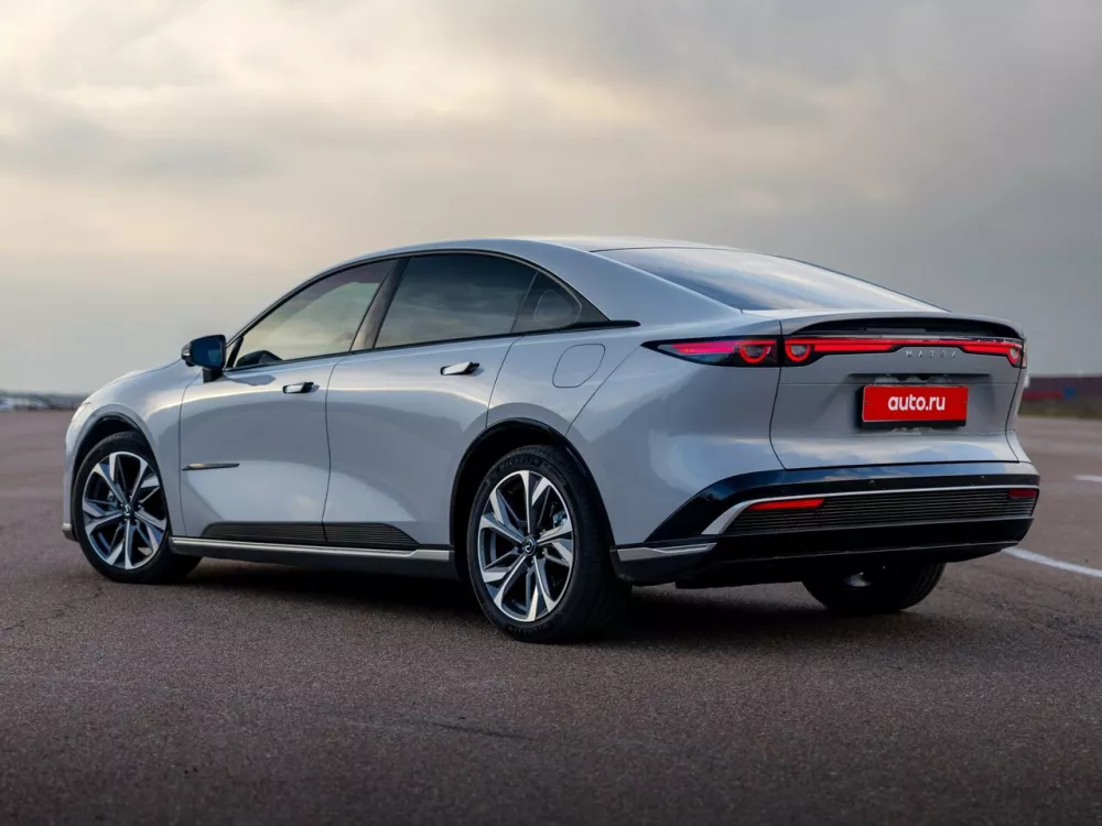 Автомобиль Mazda EZ-6 Лифтбек