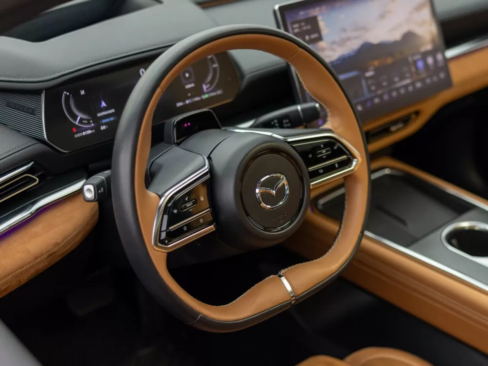 Автомобиль Mazda EZ-6 Лифтбек