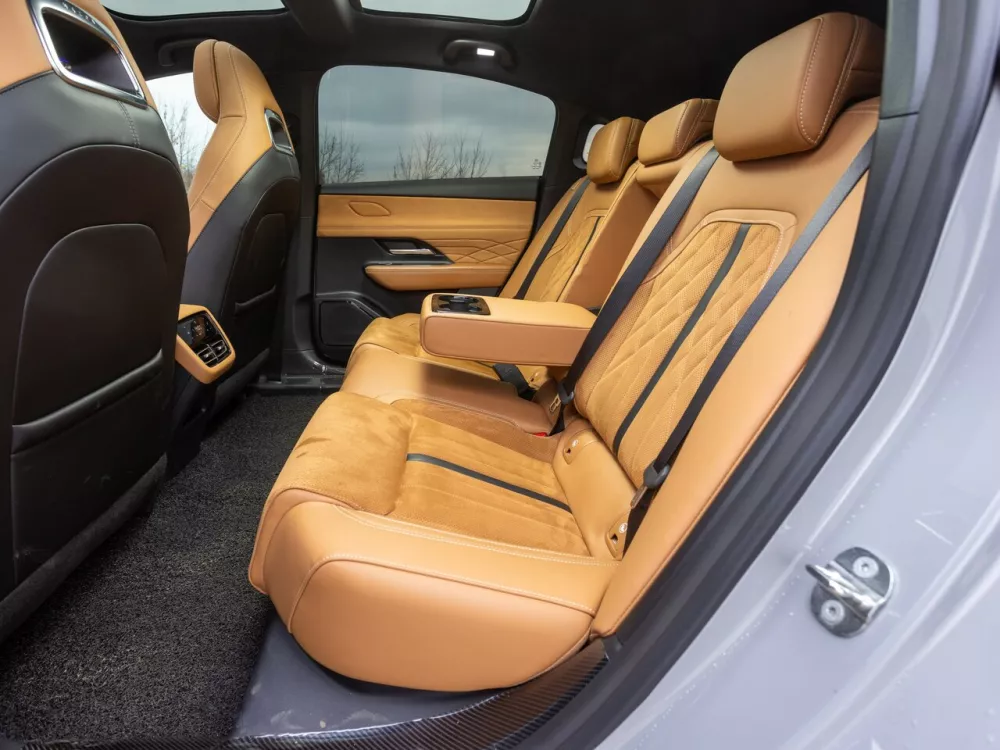 Автомобиль Mazda EZ-6 Лифтбек
