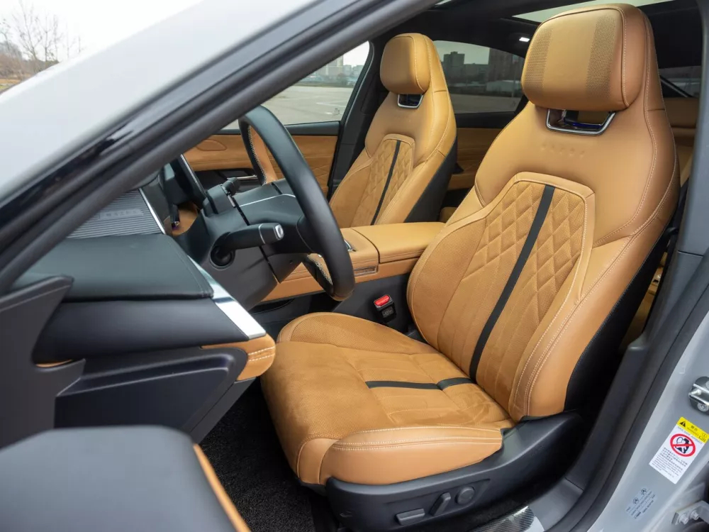 Автомобиль Mazda EZ-6 Лифтбек