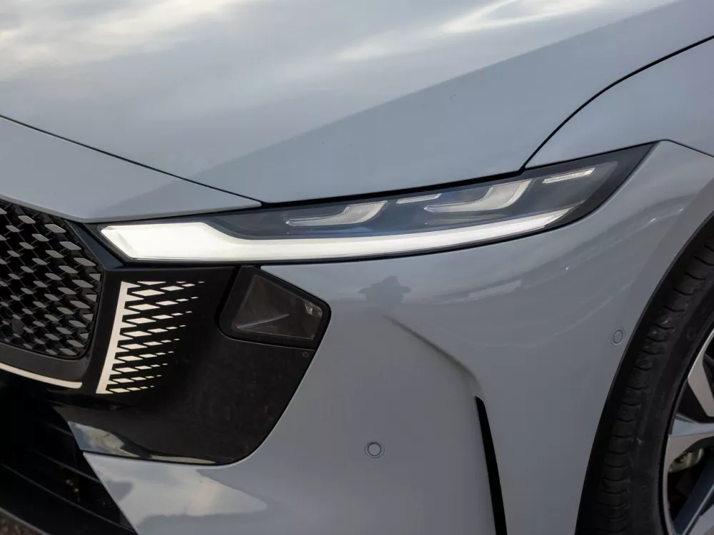 Автомобиль Mazda EZ-6 Лифтбек