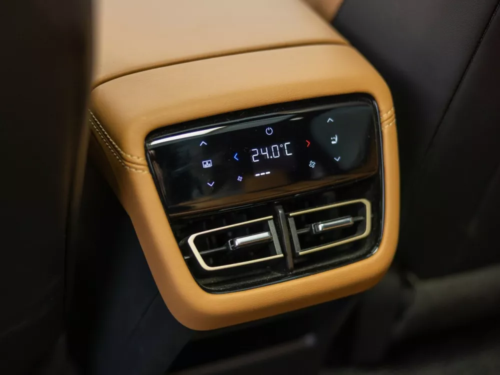 Автомобиль Mazda EZ-6 Лифтбек