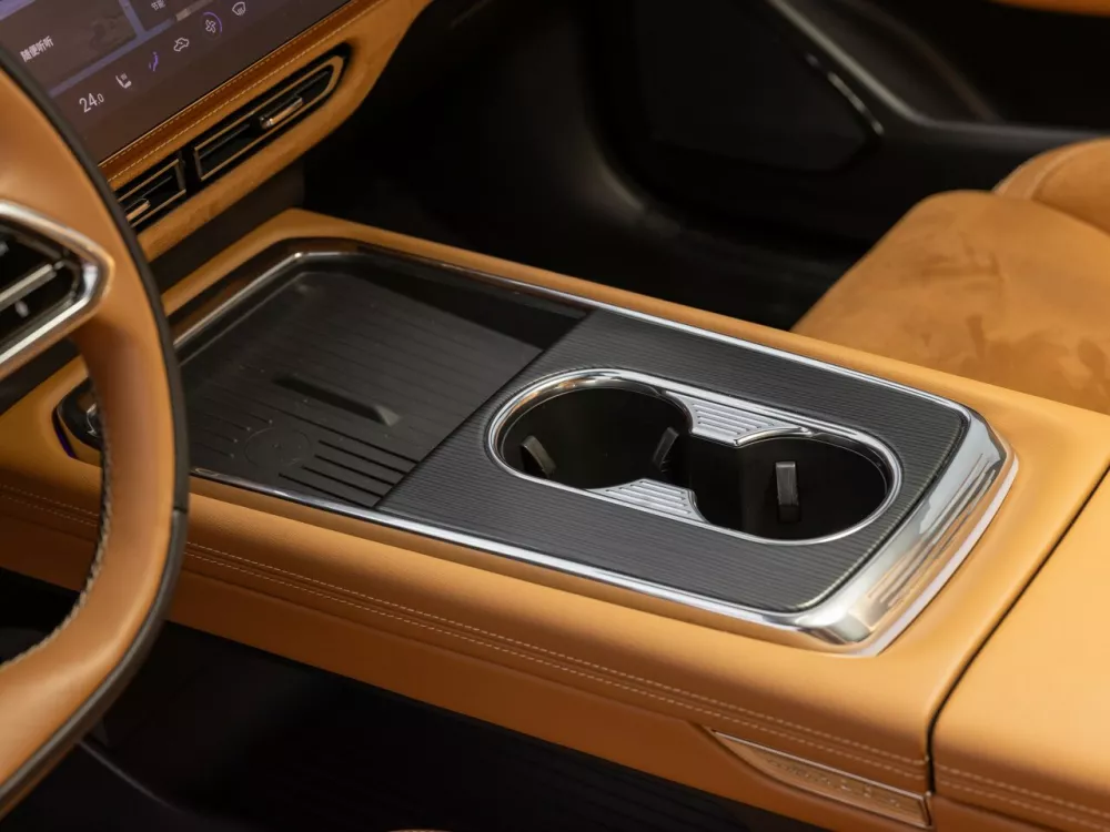 Автомобиль Mazda EZ-6 Лифтбек