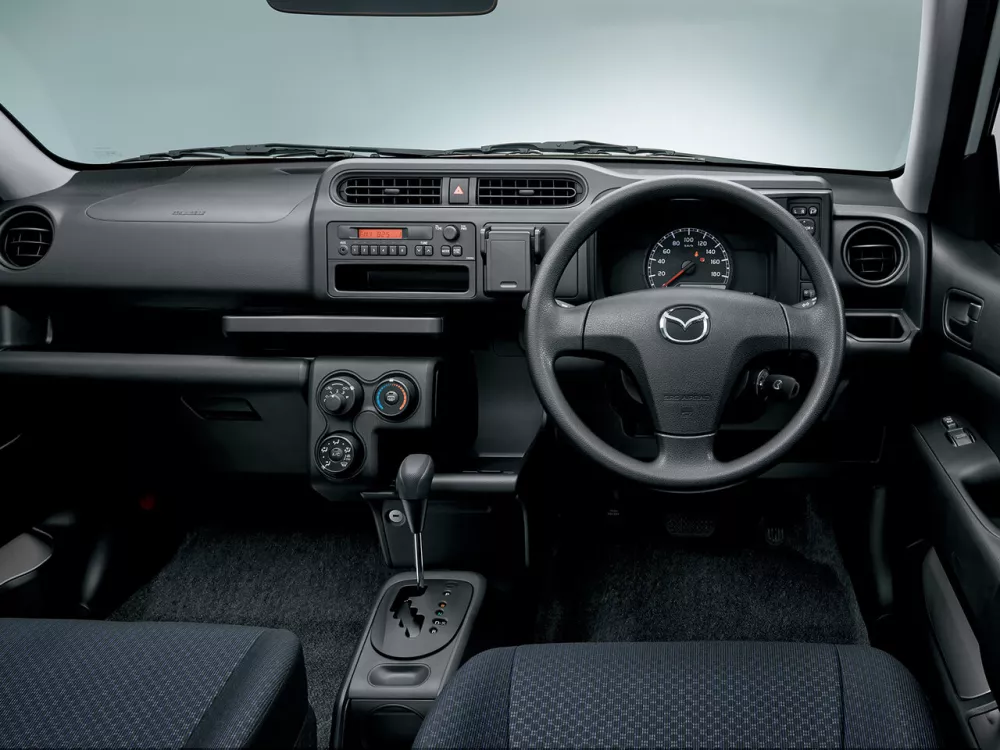 Автомобиль Mazda Familia XP16 Универсал (5 дверей)