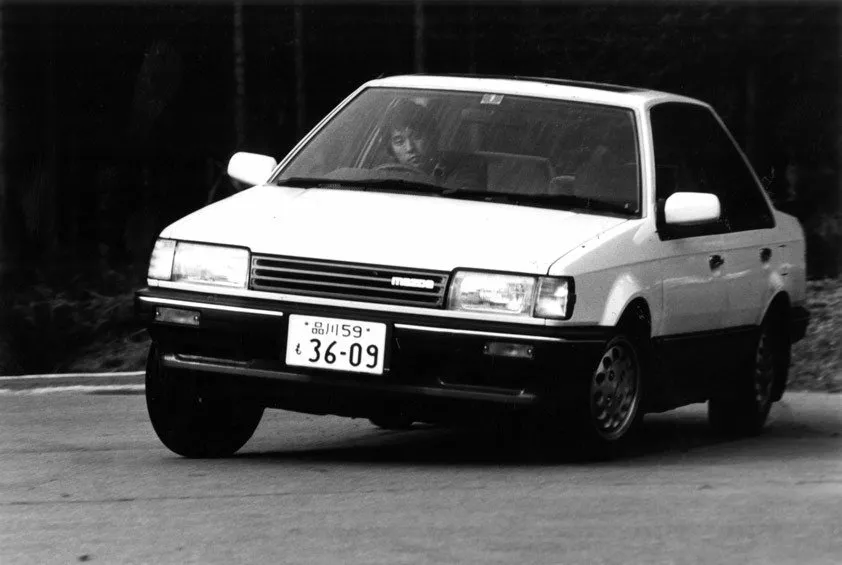 Автомобиль Mazda Familia V (BF) Седан