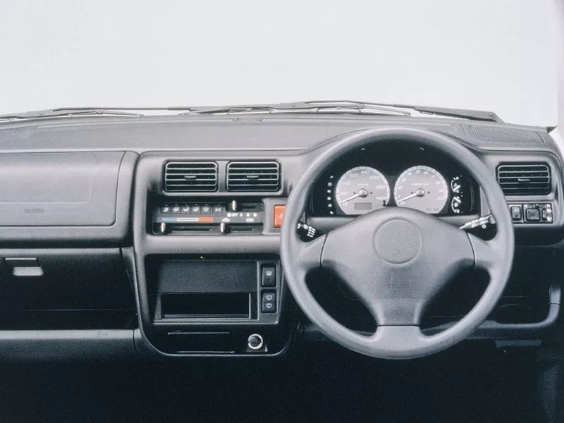 Автомобиль Mazda Laputa Хэтчбек (5 дверей)