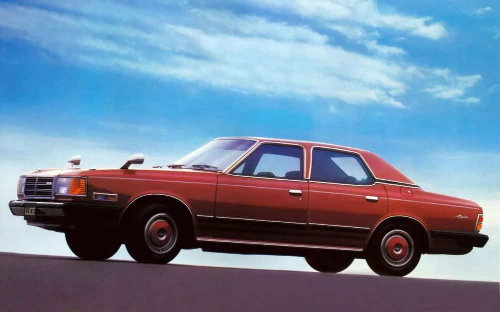 Автомобиль Mazda Luce III Седан