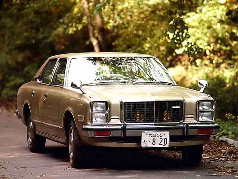 Автомобиль Mazda Luce III Седан