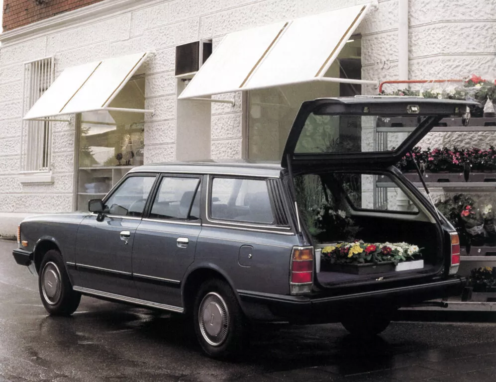 Автомобиль Mazda Luce III Универсал (5 дверей)