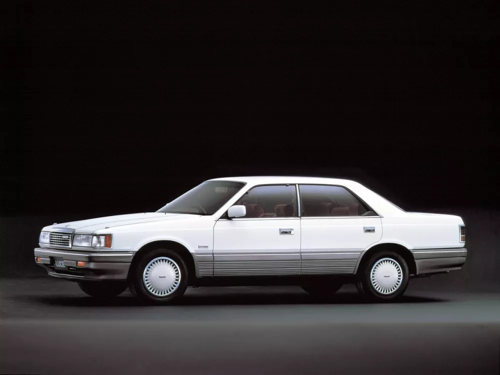 Автомобиль Mazda Luce V Седан