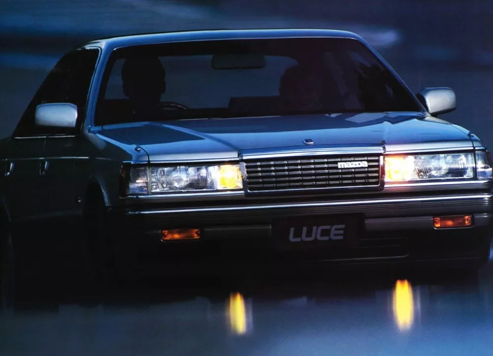 Автомобиль Mazda Luce V Седан