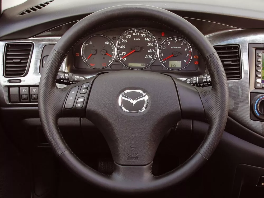 Автомобиль Mazda MPV II (LW) Компактвэн