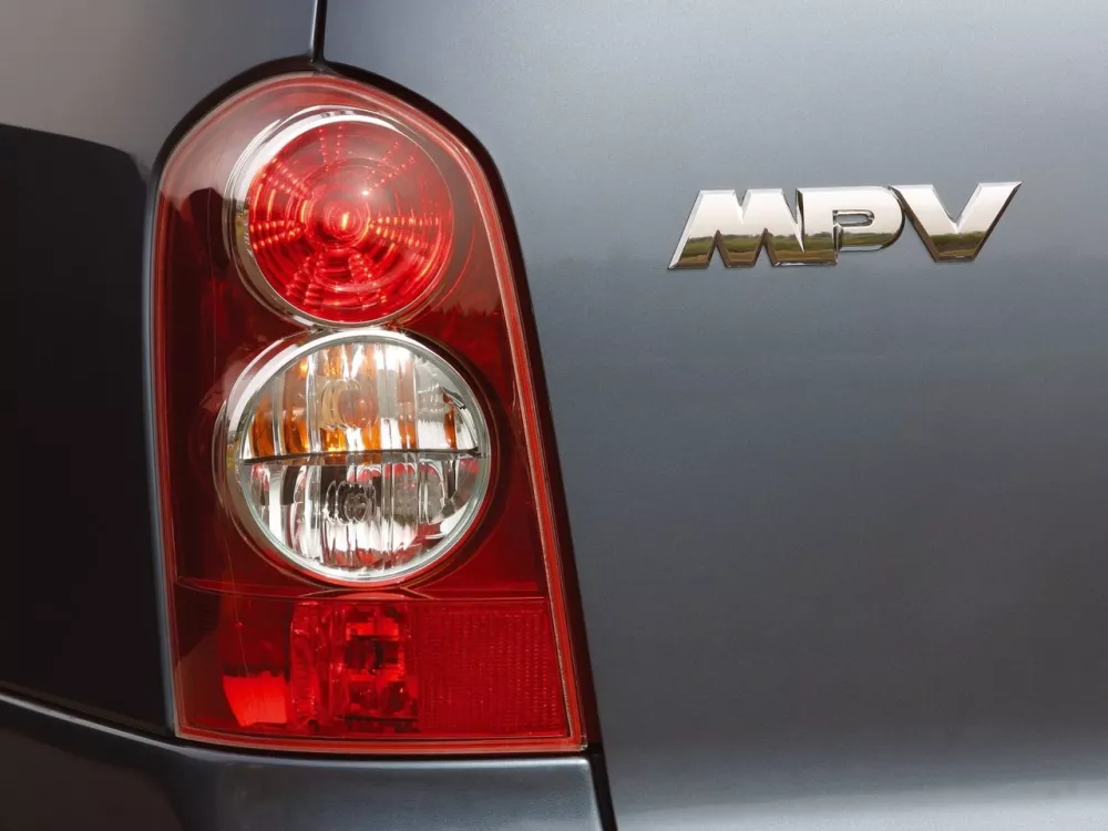 Автомобиль Mazda MPV II (LW) Рестайлинг Компактвэн