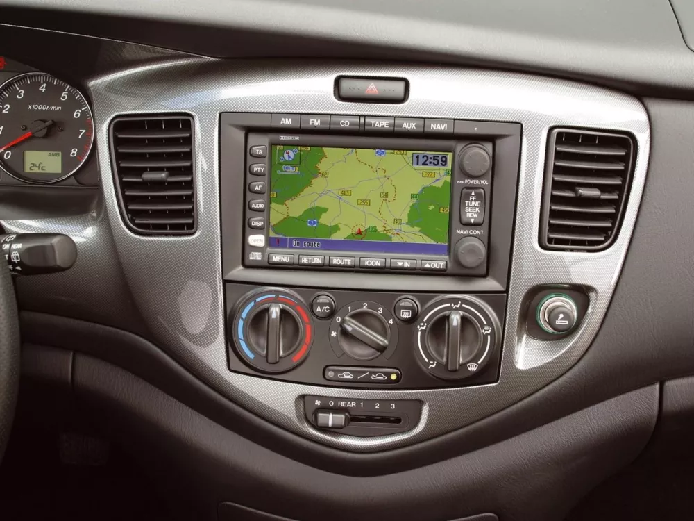 Автомобиль Mazda MPV II (LW) Рестайлинг Компактвэн