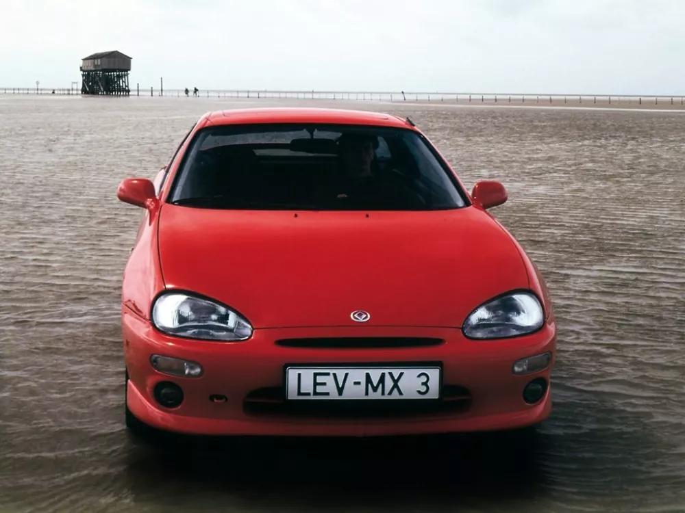 Автомобиль Mazda MX-3 I Купе