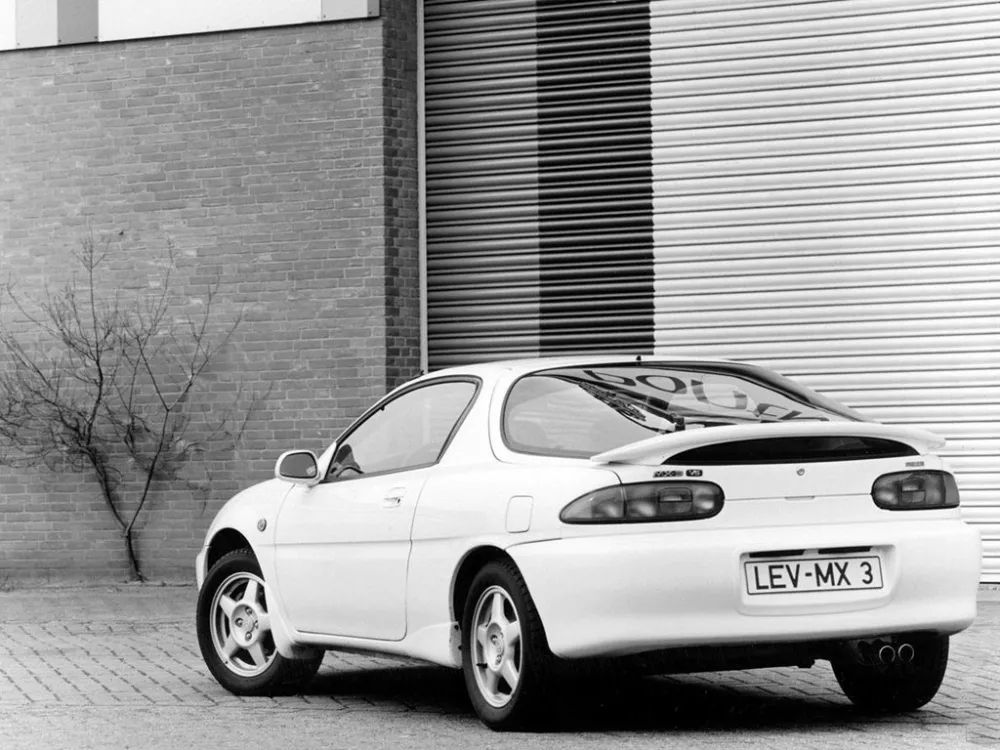 Автомобиль Mazda MX-3 I Купе