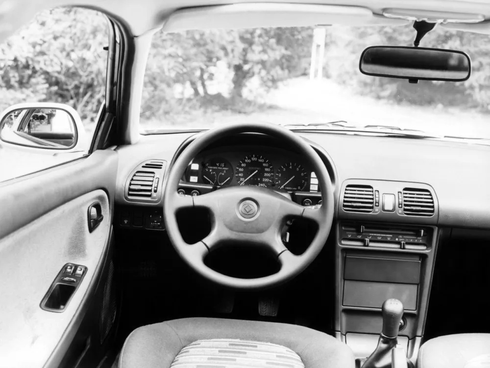 Автомобиль Mazda MX-3 I Купе