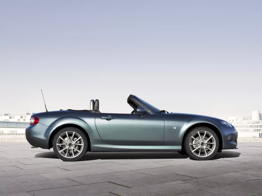 Автомобиль Mazda MX-5 III (NC) Рестайлинг Родстер