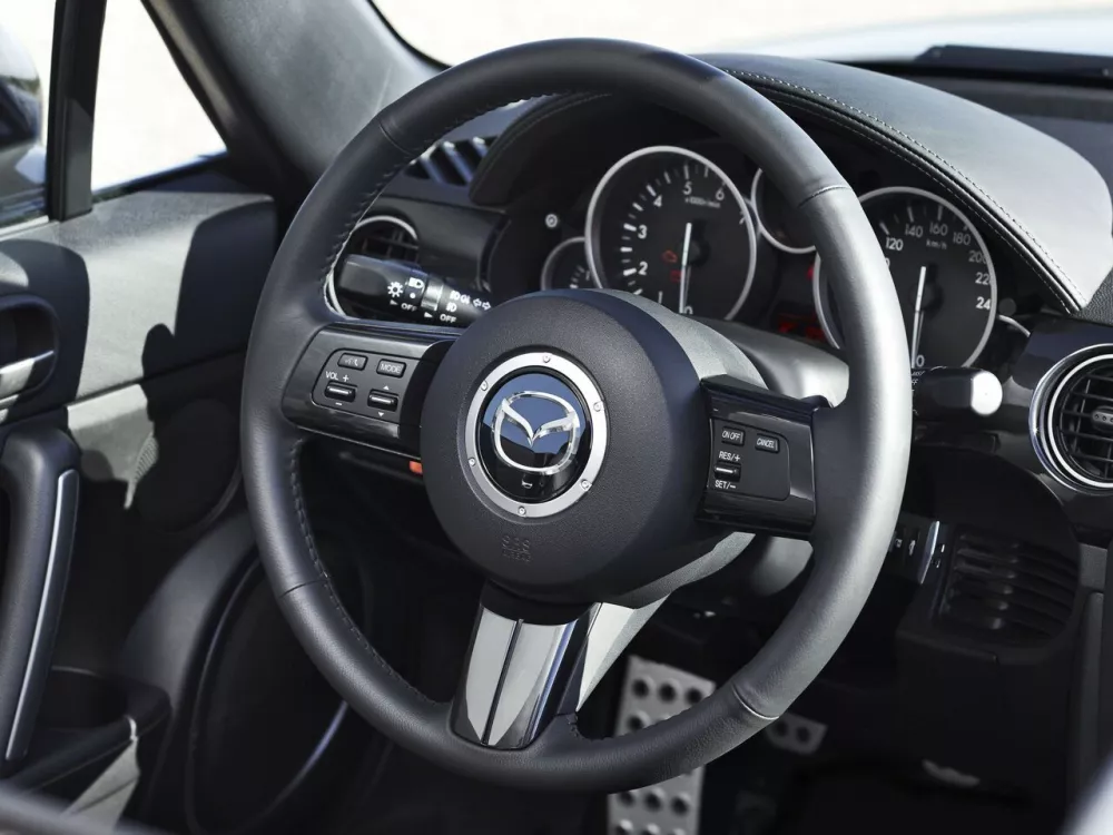 Автомобиль Mazda MX-5 III (NC) Рестайлинг Родстер