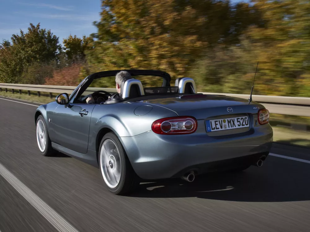 Автомобиль Mazda MX-5 III (NC) Рестайлинг Родстер