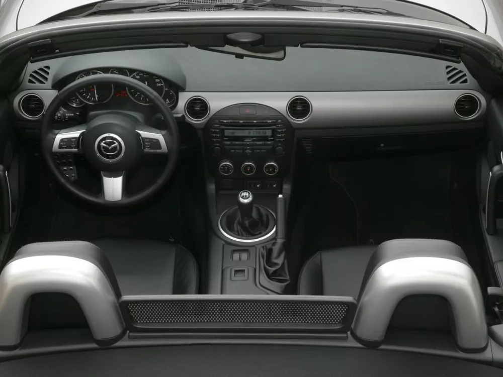 Автомобиль Mazda MX-5 III (NC) Рестайлинг Родстер