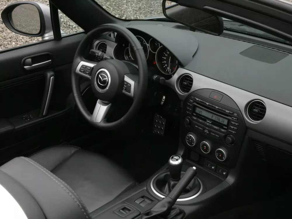 Автомобиль Mazda MX-5 III (NC) Рестайлинг Родстер