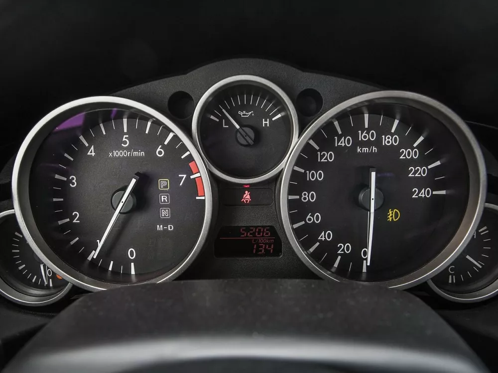 Автомобиль Mazda MX-5 III (NC) Рестайлинг Родстер