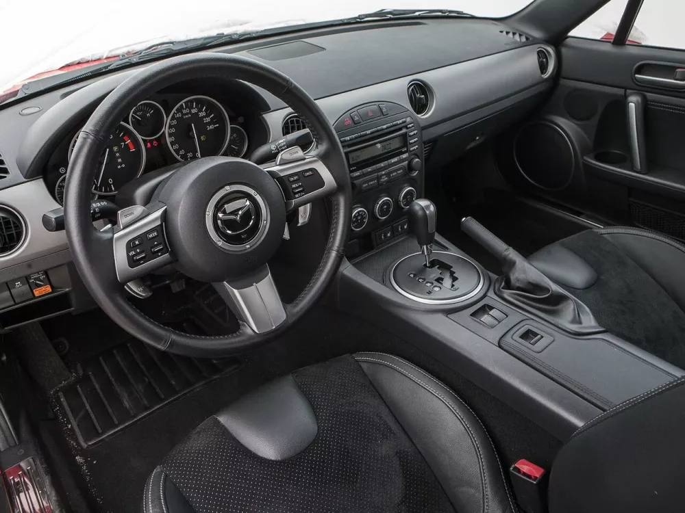 Автомобиль Mazda MX-5 III (NC) Рестайлинг Родстер