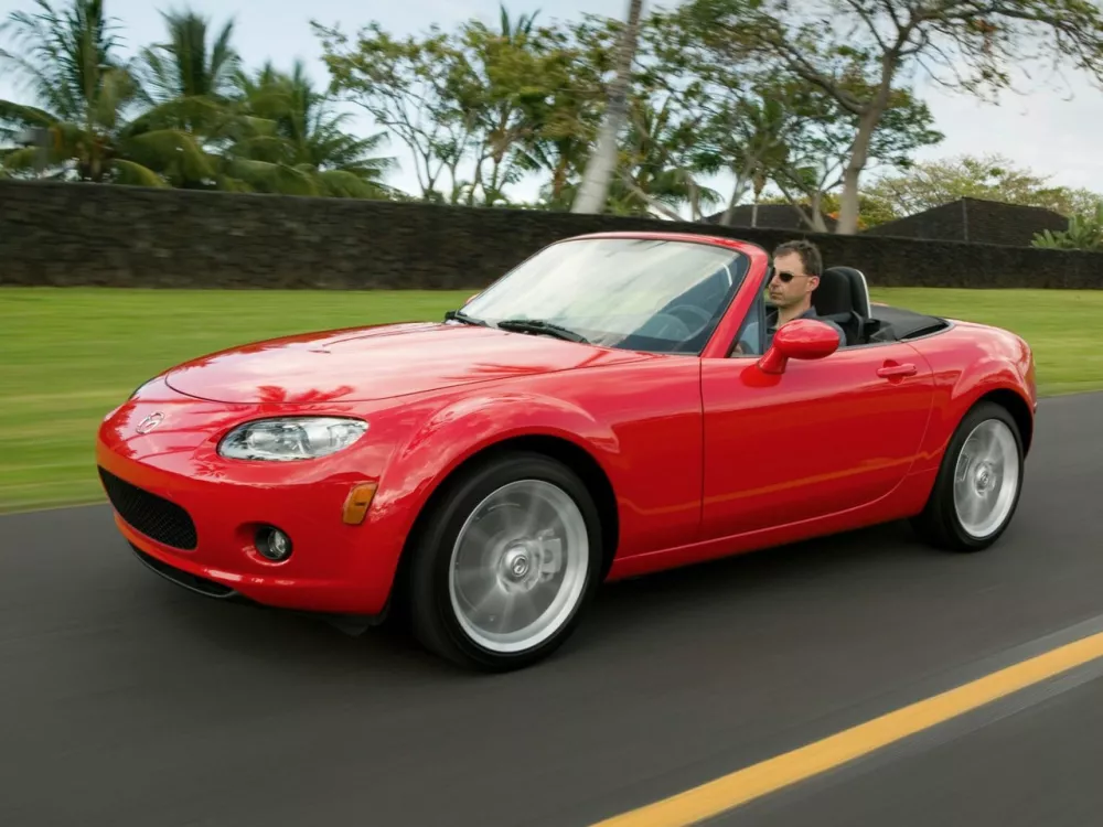 Автомобиль Mazda MX-5 III (NC) Родстер