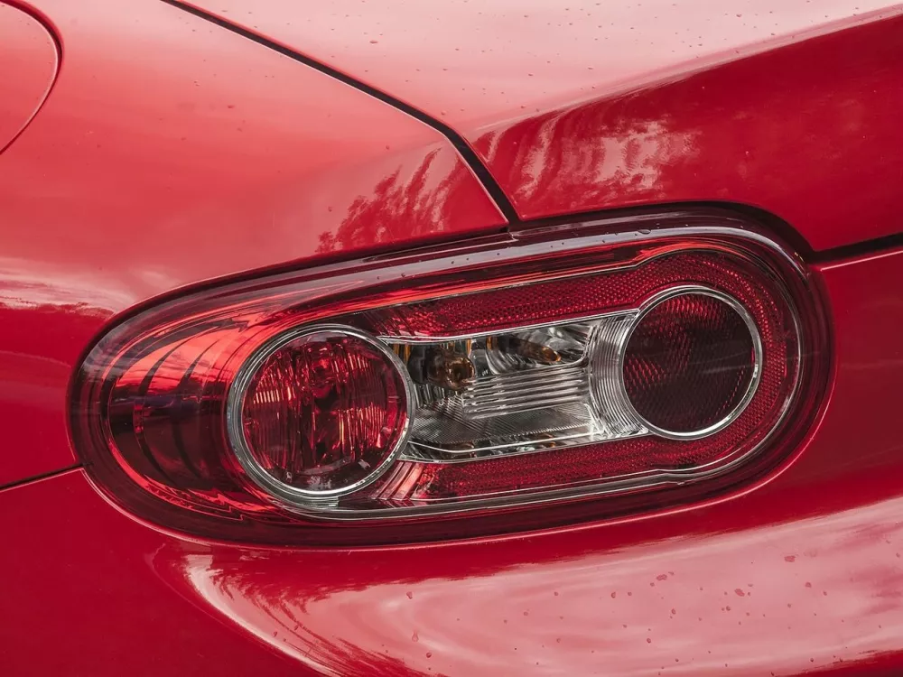 Автомобиль Mazda MX-5 III (NC) Рестайлинг Родстер