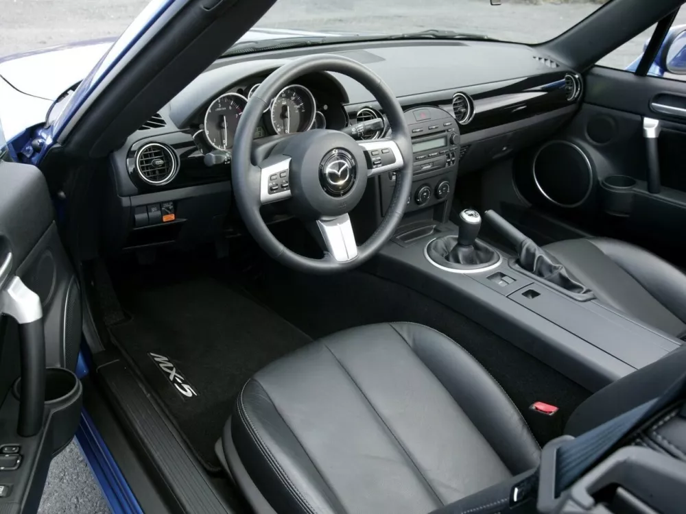 Автомобиль Mazda MX-5 III (NC) Родстер
