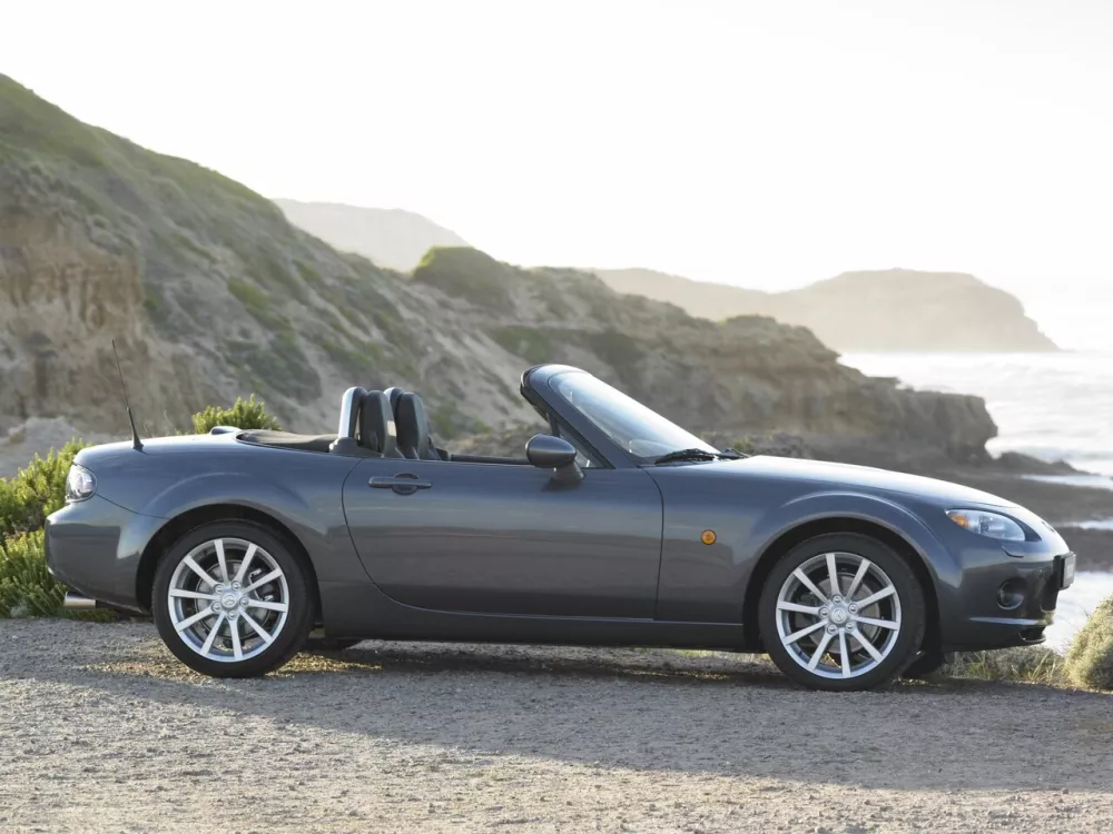Автомобиль Mazda MX-5 III (NC) Родстер