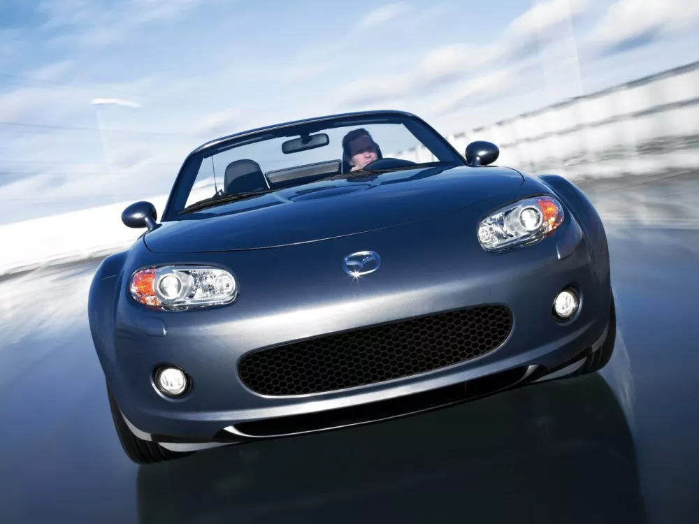 Автомобиль Mazda MX-5 III (NC) Родстер