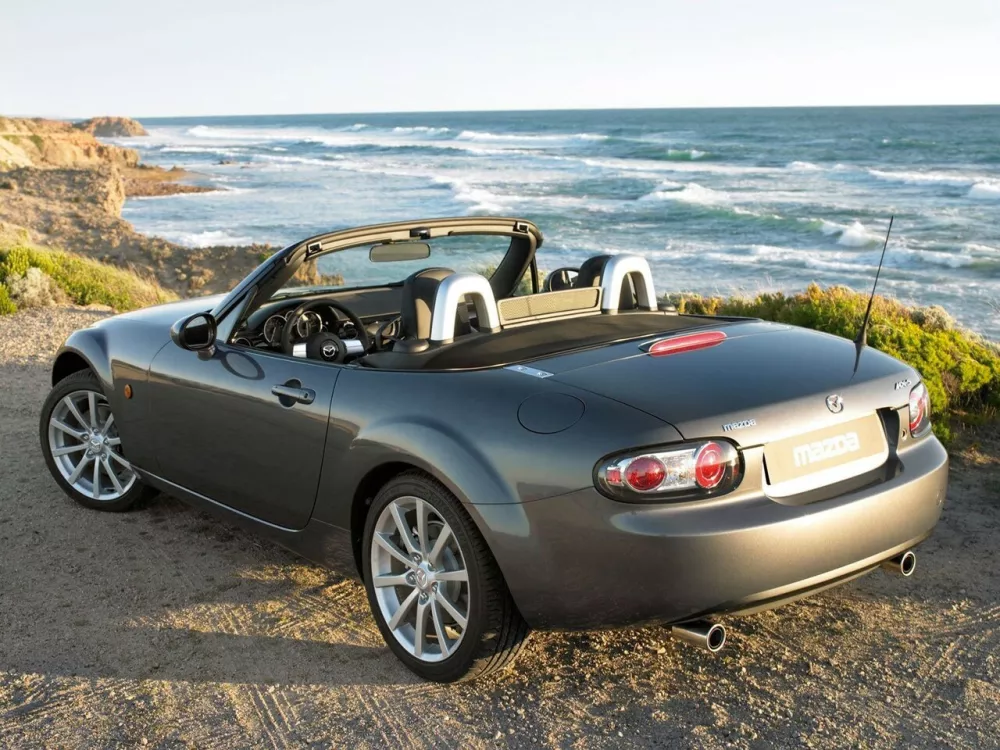 Автомобиль Mazda MX-5 III (NC) Родстер