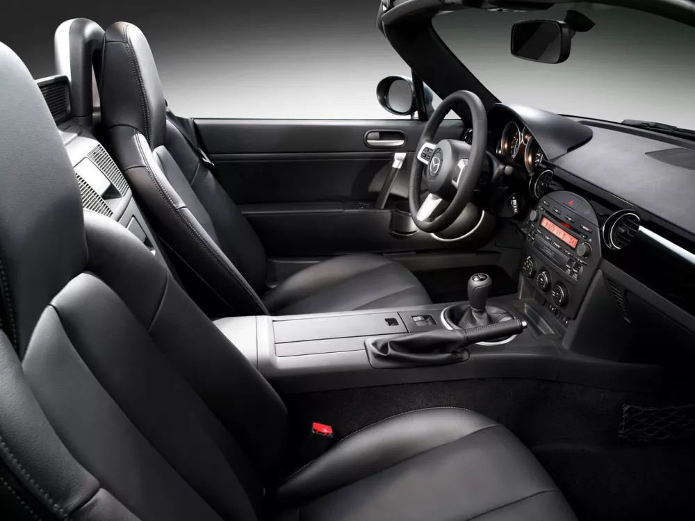 Автомобиль Mazda MX-5 III (NC) Родстер