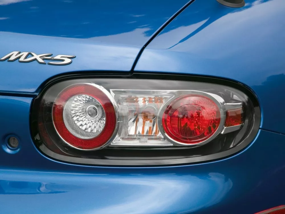 Автомобиль Mazda MX-5 III (NC) Родстер