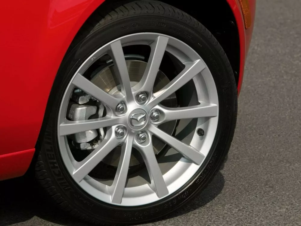 Автомобиль Mazda MX-5 III (NC) Родстер
